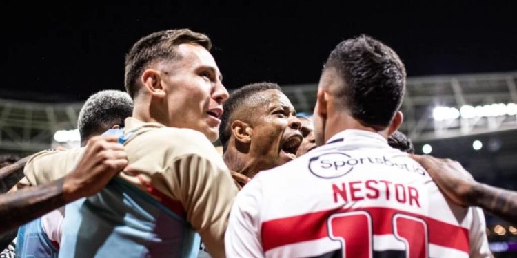 São Paulo elimina o Palmeiras e avança à semi da Copa do Brasil