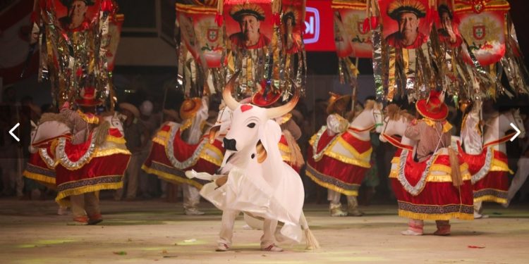 Terceira noite de apresentações do Festival de Parintins tem horário alterado