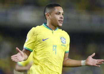 Barcelona anuncia contratação do jogador Vitor Roque