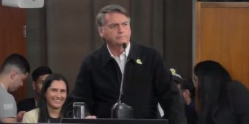 Bolsonaro ataca Lula em evento político: "analfabeto" e "jumento"