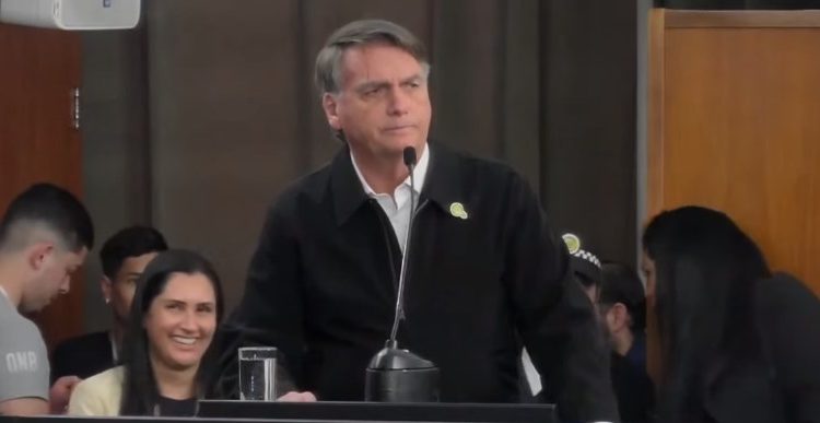 Bolsonaro ataca Lula em evento político: "analfabeto" e "jumento"