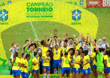 Governo do Amazonas altera horário de expediente em dias de jogos do Brasil na Copa do Mundo