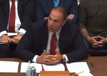 Ex-oficial da Força Aérea dos EUA alega que governo tem restos mortais “não humanos”