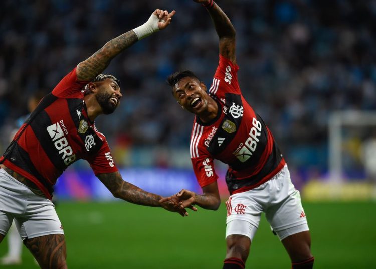 Fla bate Grêmio em Porto Alegre e fica perto da final