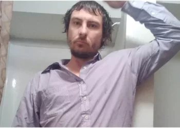 Homem se esconde em freezer para fugir da polícia, se tranca e acaba morrendo