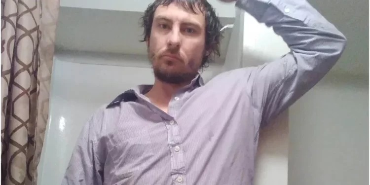 Homem se esconde em freezer para fugir da polícia, se tranca e acaba morrendo