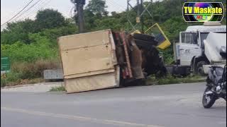 Caminhão tomba no Distrito Industrial