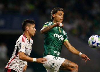 Palmeiras e Flamengo empatam, e Botafogo pode ampliar vantagem na liderança do Brasileirão