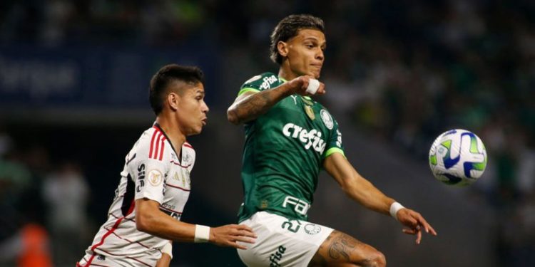 Palmeiras e Flamengo empatam, e Botafogo pode ampliar vantagem na liderança do Brasileirão