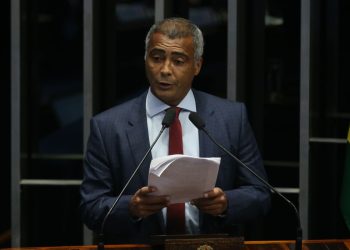 Romário é internado com infecção intestinal