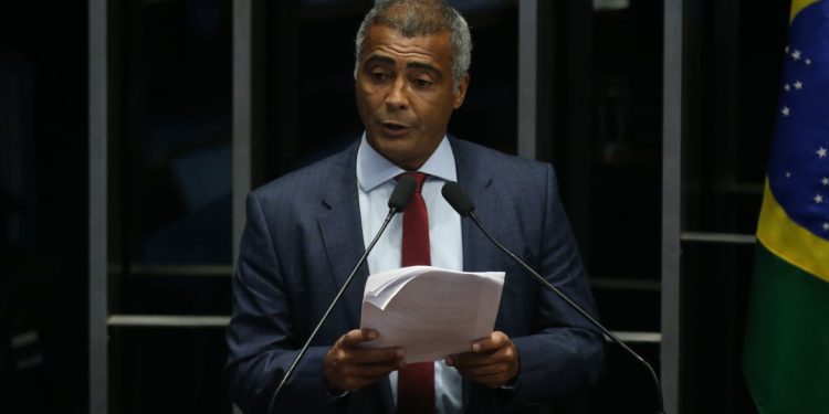 Romário é internado com infecção intestinal