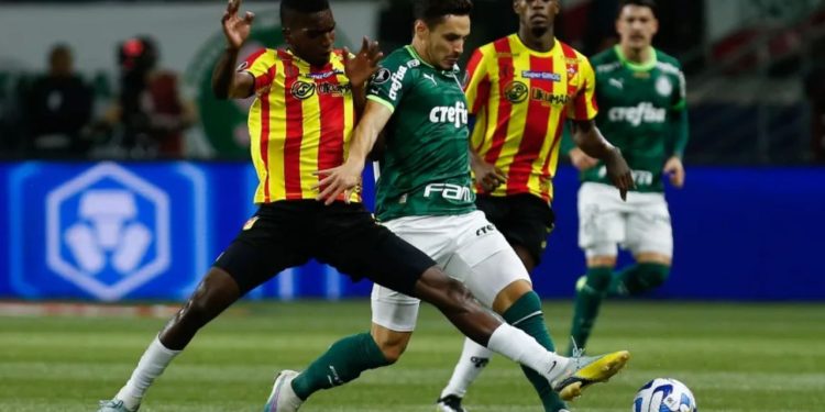 Palmeiras administra vantagem e vai à semifinal da Libertadores