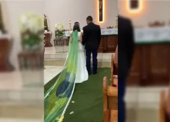 “Patriota” que participou da tentativa de golpe se casa de tornozeleira e bandeira do Brasil