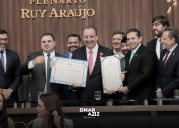 Senador Omar Aziz recebe título de cidadão amazonense