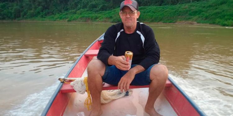 Um homem identificado como Jairo Mesquita de Oliveira, 57, desapareceu durante uma pescaria com amigos em um rio. Pescador desaparece
