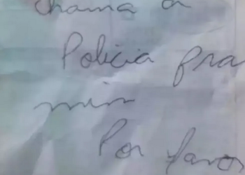 "Chama a polícia pra mim por favor". Uma mulher de 38 anos recorreu a funcionário de um supermercado após ser ameaçada de morte. Mulher pede