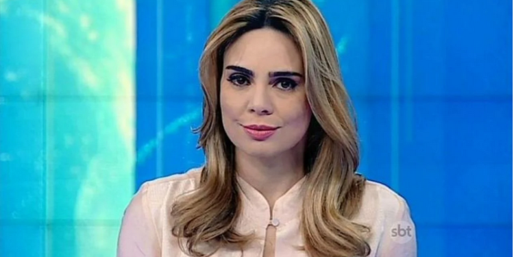 A jornalista Rachel Sheherazade, de 50 anos, foi confirmada em A Fazenda 15. Agora detentora também do título de "peoa". Rachel Sheherazade