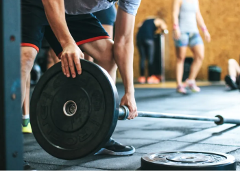 Um personal trainer indiano de 24 anos precisou realizar um procedimento cirúrgico no pênis após ficar. Homem tenta