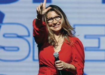 Janja comemora viagem para a Índia em meio a um desastre no Sul do Brasil