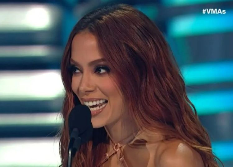 Anitta desbanca Shakira e ganha prêmio de melhor clipe latino por ‘Funk Rave’ no VMA