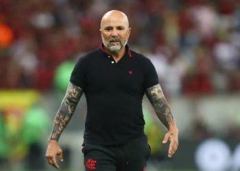 Flamengo decide demitir técnico Jorge Sampaoli após fracasso na Copa do Brasil