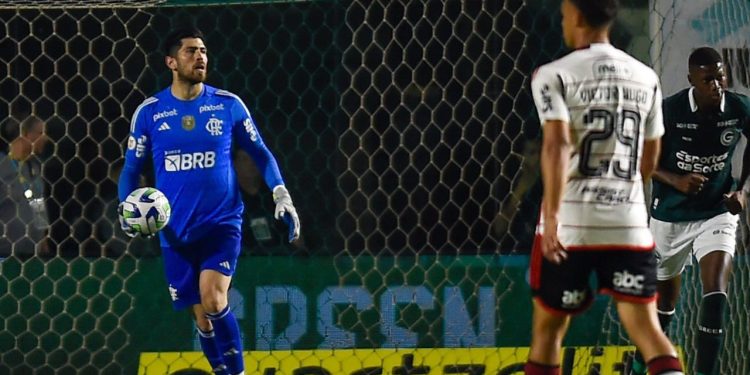 Flamengo e Goiás ficam no empate sem gols na Serrinha