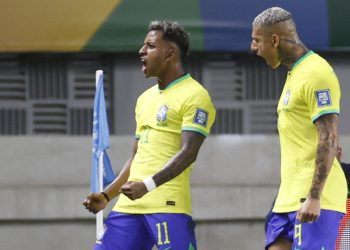 Brasil goleia Bolívia por 5 a 1 e Neymar faz história