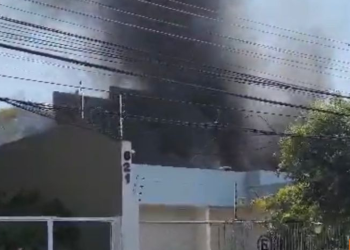 Urgente: clínica de olhos pega fogo em Adrianópolis; veja vídeo