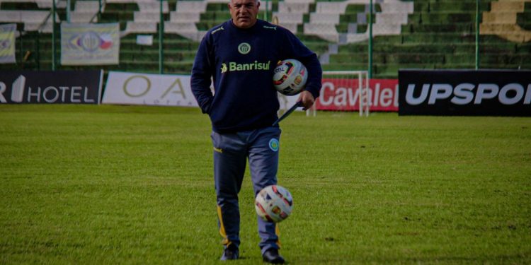 Amazonas FC anuncia técnico Luizinho Vieira para reta final da Série C