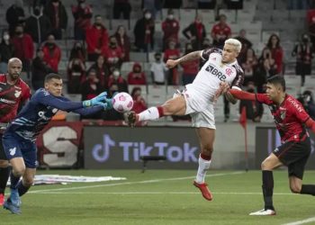 Flamengo, desfalcado, tenta manter embalo contra o Athletico em Cariacica