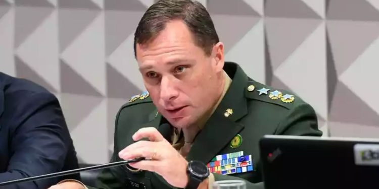 Cid informa Moraes sobre intenção de fazer delação premiada