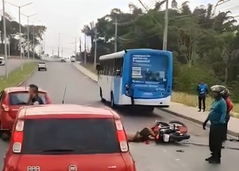 motoboy e garupa são arremessados em grave acidente na avenida do Turismo