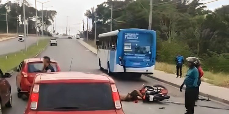 motoboy e garupa são arremessados em grave acidente na avenida do Turismo