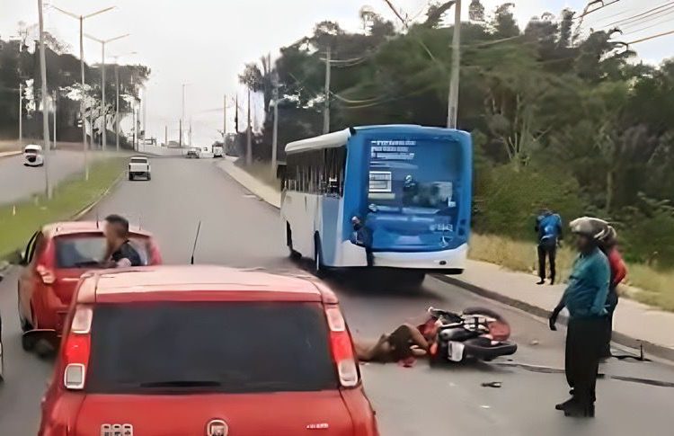 motoboy e garupa são arremessados em grave acidente na avenida do Turismo
