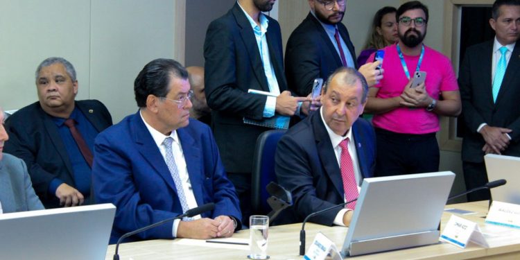 “Política vesga de alguns” impõe entraves à pavimentação da BR-319, diz Eduardo Braga a ministros do governo Lula