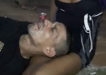 ‘Me leva pai?’: vídeo mostra homem todo quebrado após sessão de espancamento