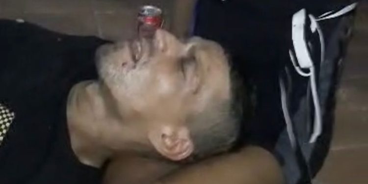 ‘Me leva pai?’: vídeo mostra homem todo quebrado após sessão de espancamento