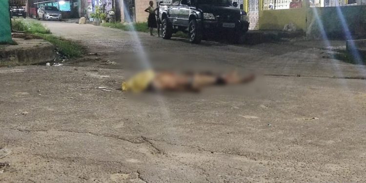 Homem é executado com tiros na cabeça no Novo Aleixo; cenas fortes