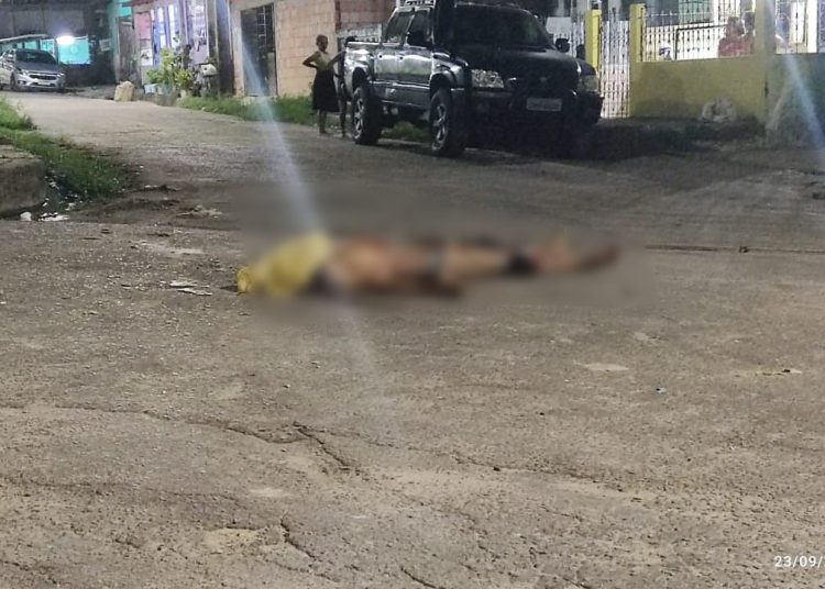Homem é executado com tiros na cabeça no Novo Aleixo; cenas fortes