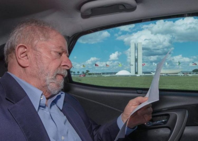 Lula gasta mais com cartão corporativo que Bolsonaro, Dilma e Temer