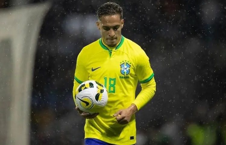 Antony é cortado da seleção brasileira após acusação de agressões à ex-namorada