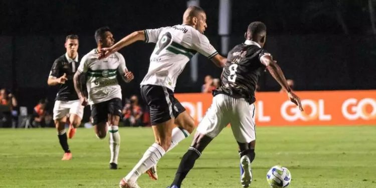 No retorno do público a São Januário, Vasco dá show e goleia Coritiba