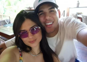 Zé Vaqueiro e esposa são detonados após viajarem com filho internado