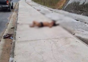 Vídeo: corpo de homem executado a tiros e desovado no Cidade de Deus