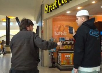 Youtuber tenta fazer ‘pegadinha’ é leva tiro no peito ao abordar homem