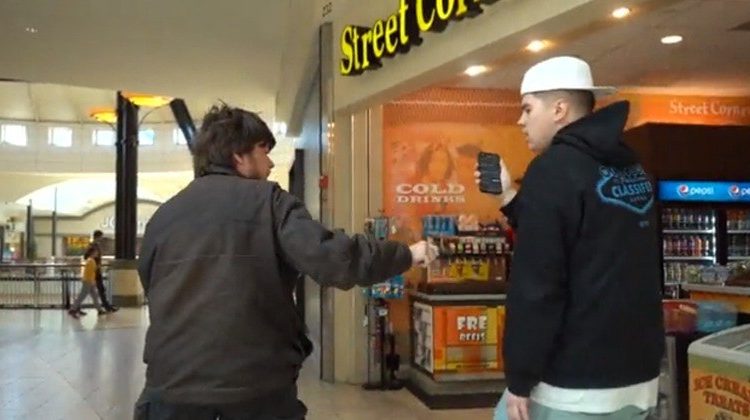 Youtuber tenta fazer ‘pegadinha’ é leva tiro no peito ao abordar homem
