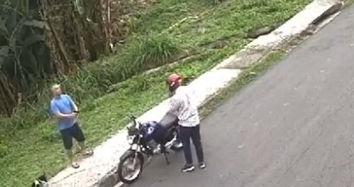 Vídeo: homem saca arma e bota bandido para correr em tentativa de assalto no Planalto
