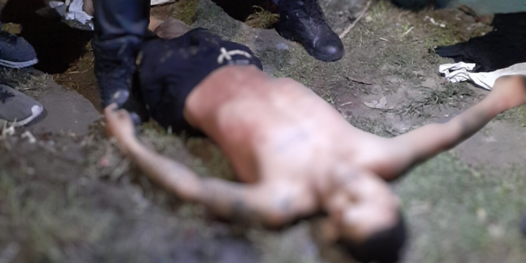 Homem tenta escapar da morte, mas é executado a tiros no Tarumã; cena forte