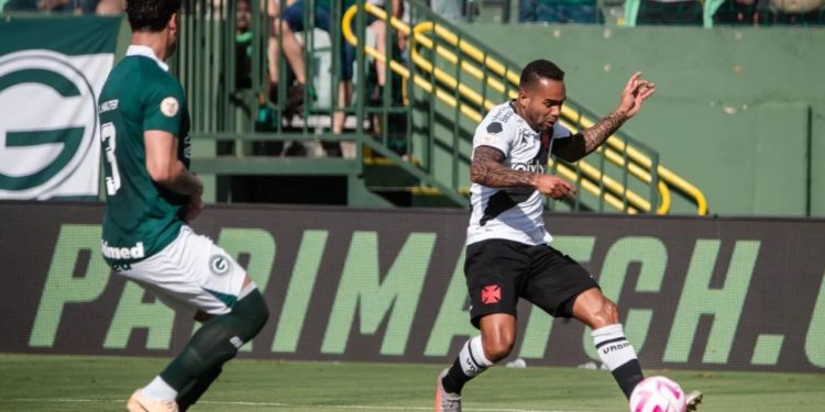 Vasco leva empate do Goiás nos acréscimos e segue na zona de rebaixamento