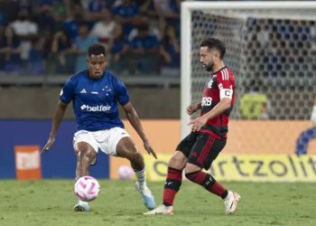 Com estreia de Tite, Cruzeiro perde para o Flamengo e fica a 1 ponto do Z-4